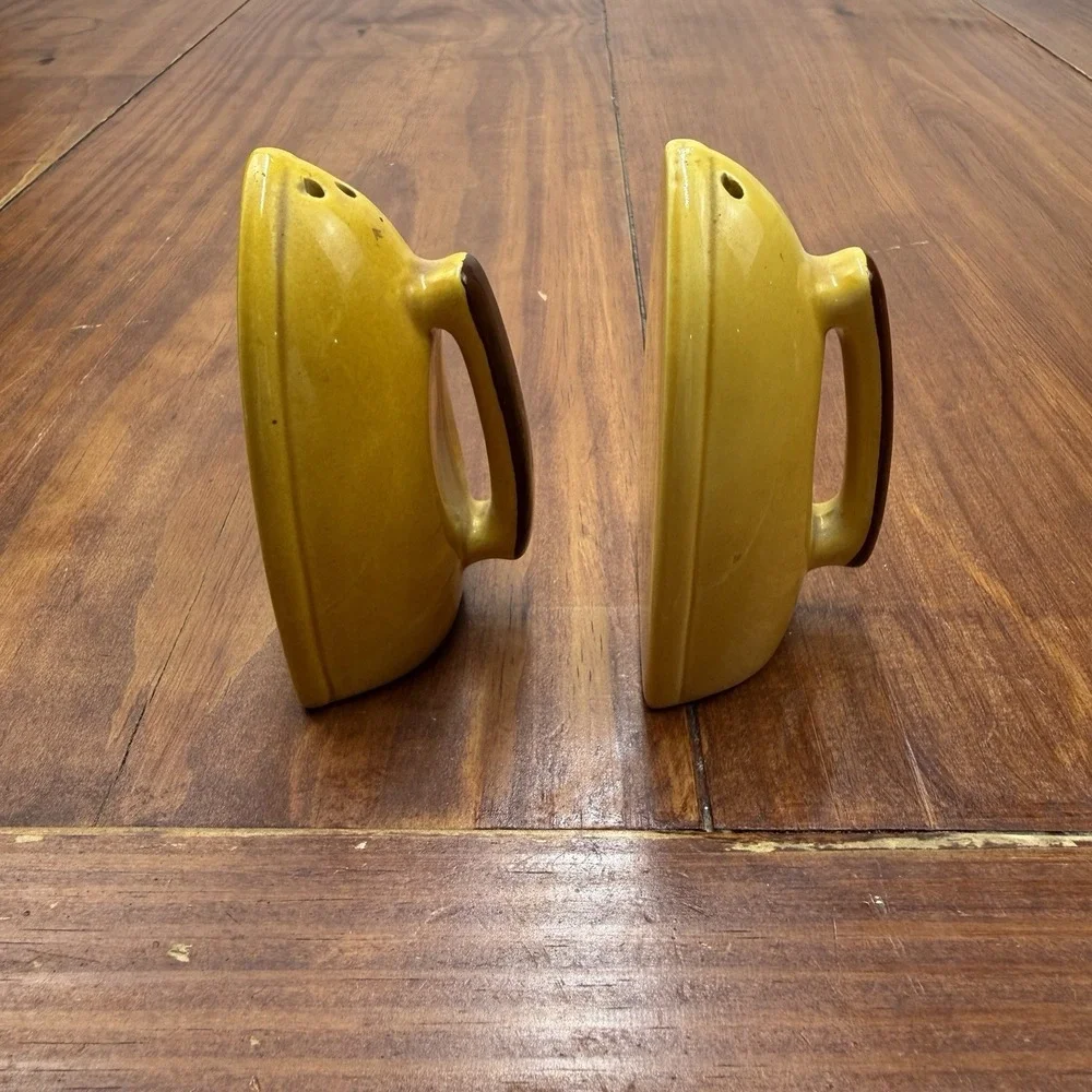 Vintage Kentucky Souvenir Salt and Pepper Shakers Ceramic Flatiron Sad Iron Set